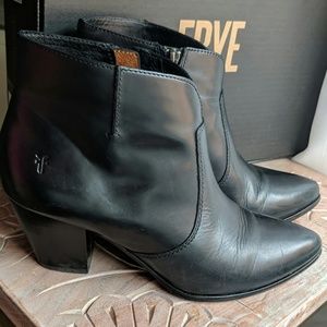 FRYE Black Leather Jennifer Bootie - Woman